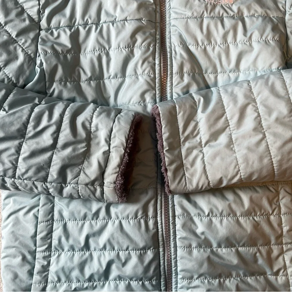 North Face reversible jacket, baby blue and gray. Girls size 18